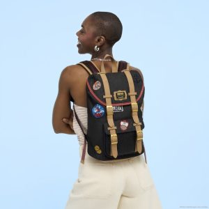 Elvira, Mistress of the Dark Glow Unisex Raglan Tee – 2XL